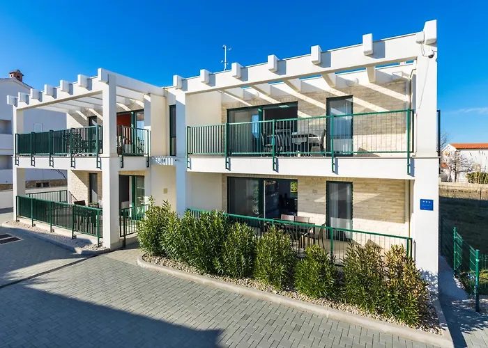 Queen Beach Apartments
