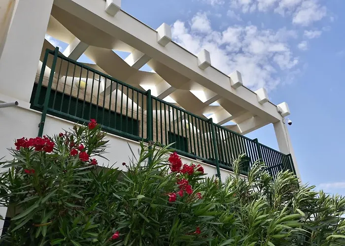 Queen Beach Apartments