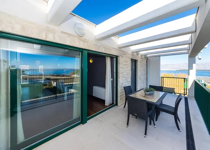 Queen Beach Apartments