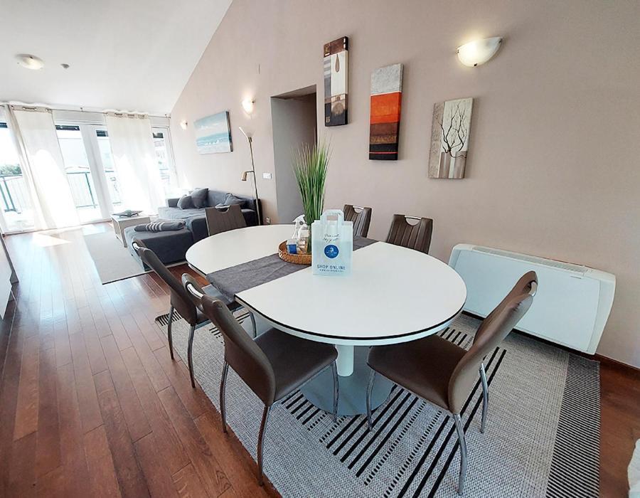 Queen Beach Apartment Nin