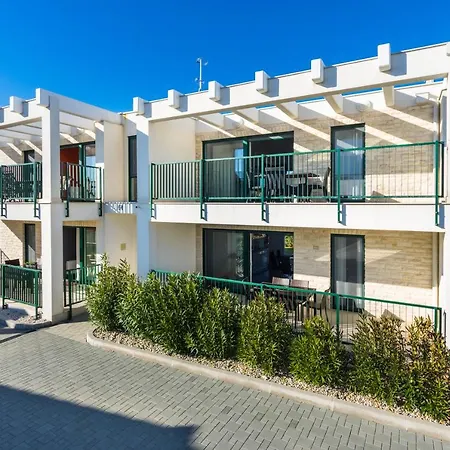 Queen Beach Apartments Nin Exterior photo