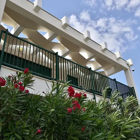 Queen Beach Apartments Nin Exterior photo