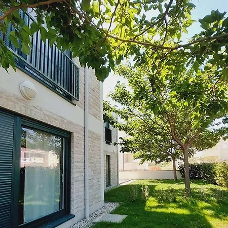 Queen Beach Apartments Nin Exterior photo